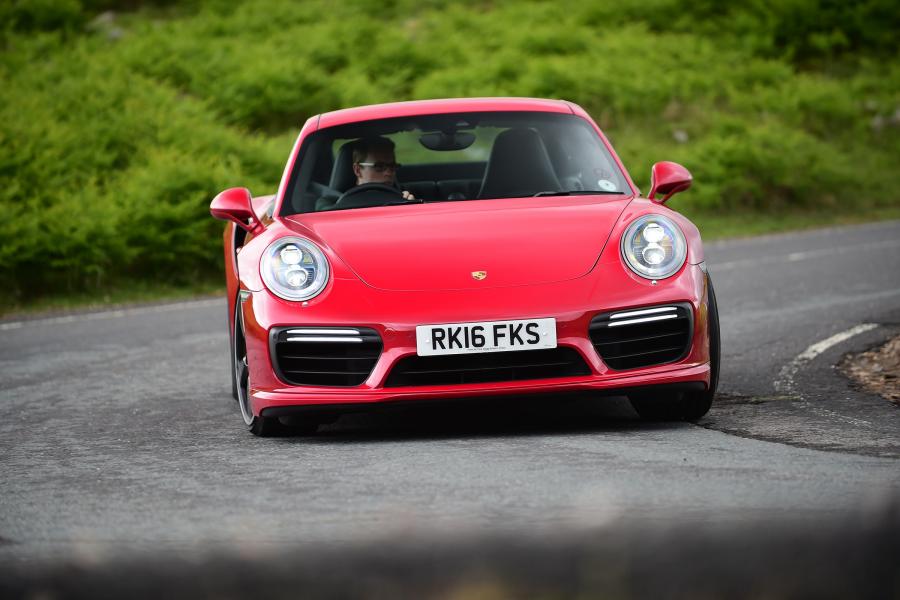  Porsche 911 Turbo S Coupe 2016 года  (UK) (фото 2 из 29)